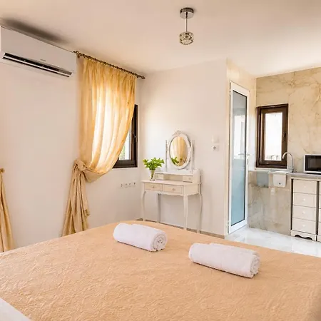 Helios Cave Appartement *
